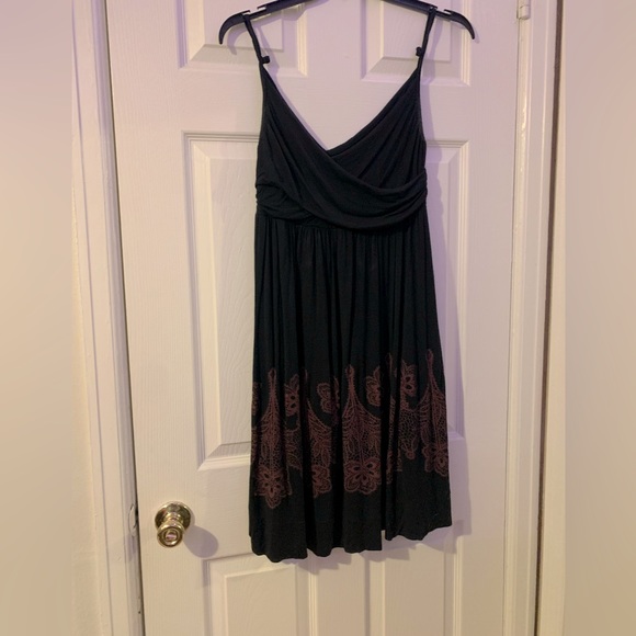 Black dress with red design - Picture 1 of 2